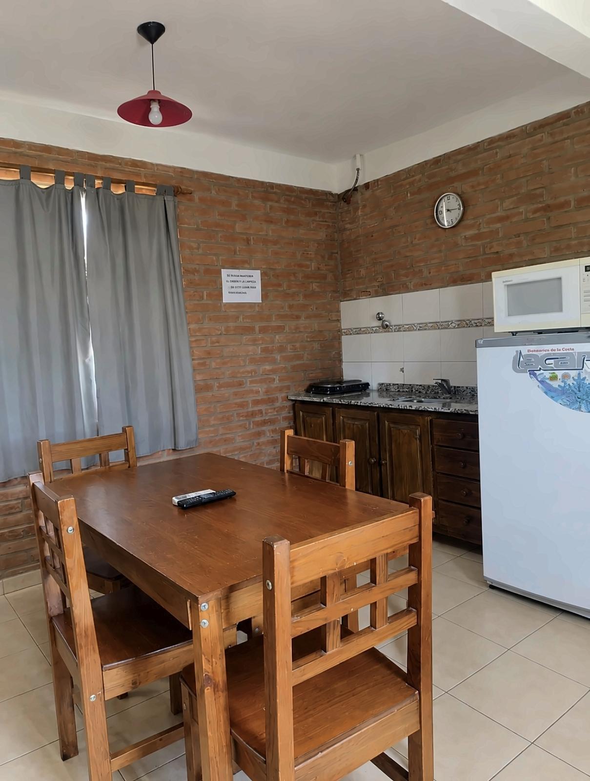 Apart 3, cocina y comedor