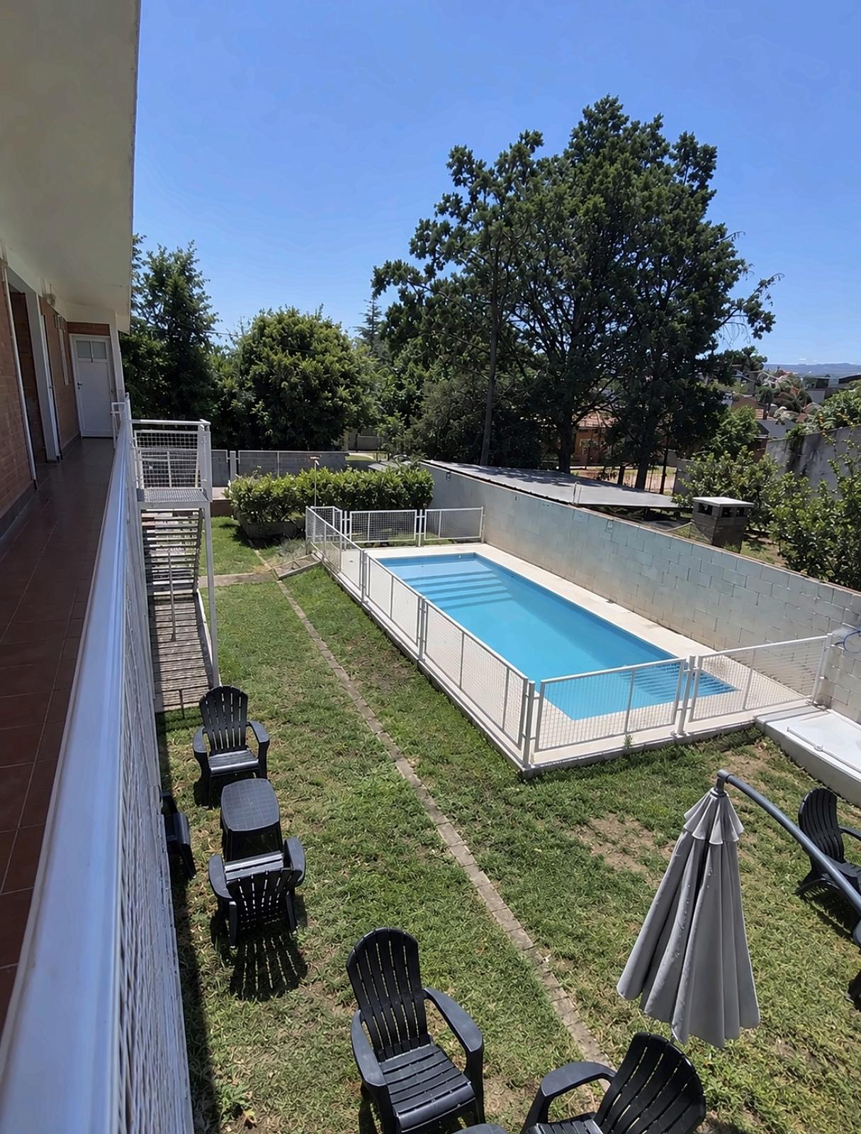 Jardín y pileta