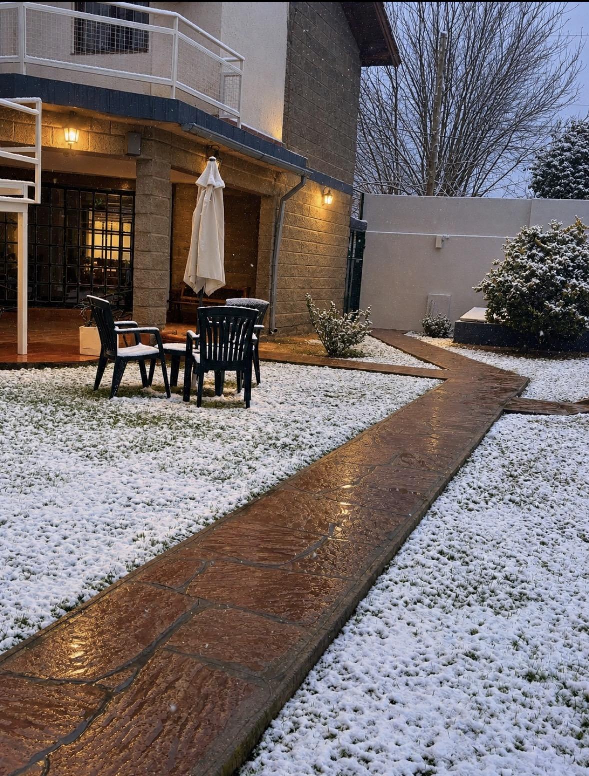 El jardín un día de nevada